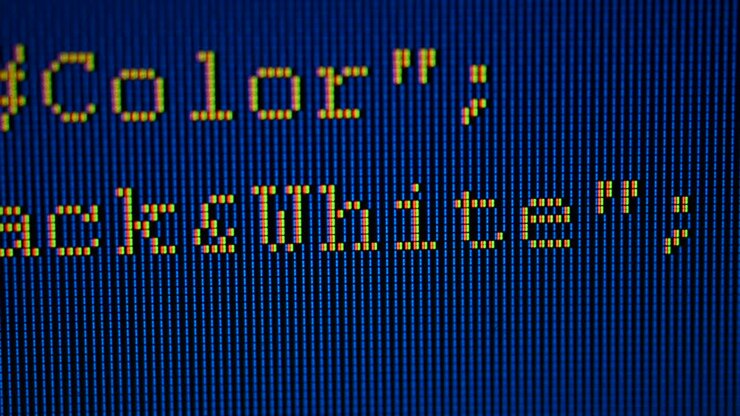 Codice sorgente sullo schermo del monitor. Ripresa del testo del programma informatico
