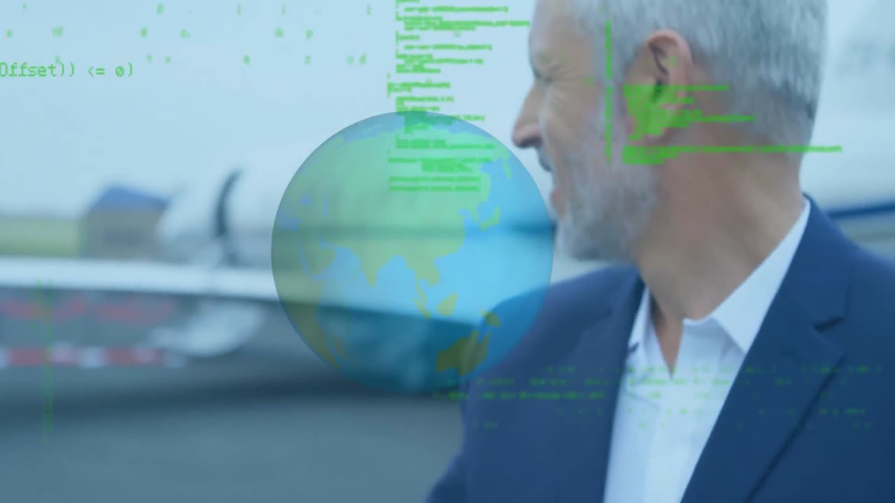 globo giratorio y procesamiento de datos sobre caucásico hombre de negocios senior de pie en la pista del aeropuerto