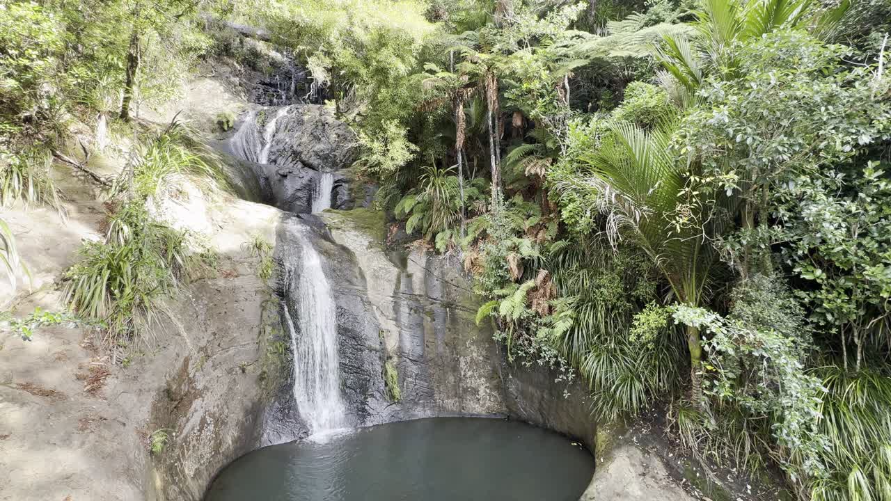 wide shot of fairy fall, aucklandin the daytime