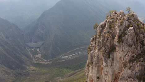 impresionante y accidentado paisaje de las montañas cerca de monterrey, méxico