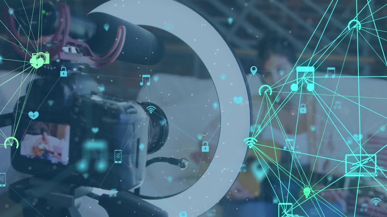 카메라 화면의 애니메이션과 연결 네트워크를 통해 여성 블로그가 집에서 블로그를 녹음합니다.