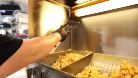 Fast-Food-Restaurant-Scooping-Fries