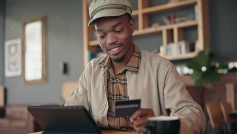 Hombre-Negro,-Tarjeta-De-Crédito-Y-Comercio-Electrónico
