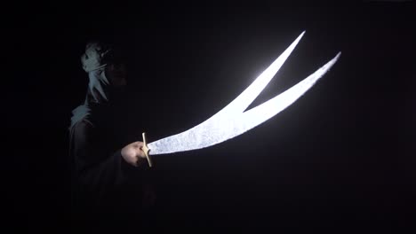 hazrat ali levantando su espada. estado islámico.