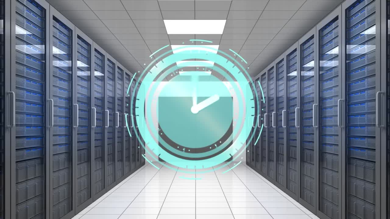 animación del reloj moviéndose rápidamente sobre los servidores de la computadora en la sala de tecnología
