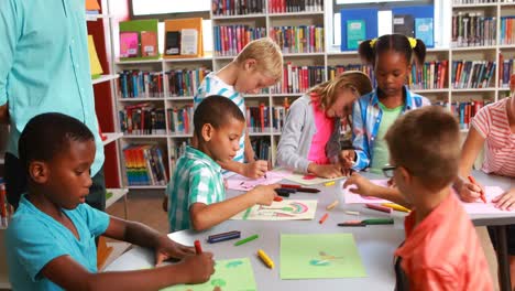 kids drawing in library