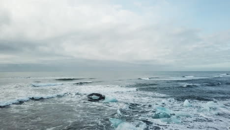 Vista-Aérea-De-Diamond-Beach-En-Islandia