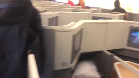 asientos de primera clase en un gran avión moderno