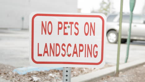 no pets on landscaping sign