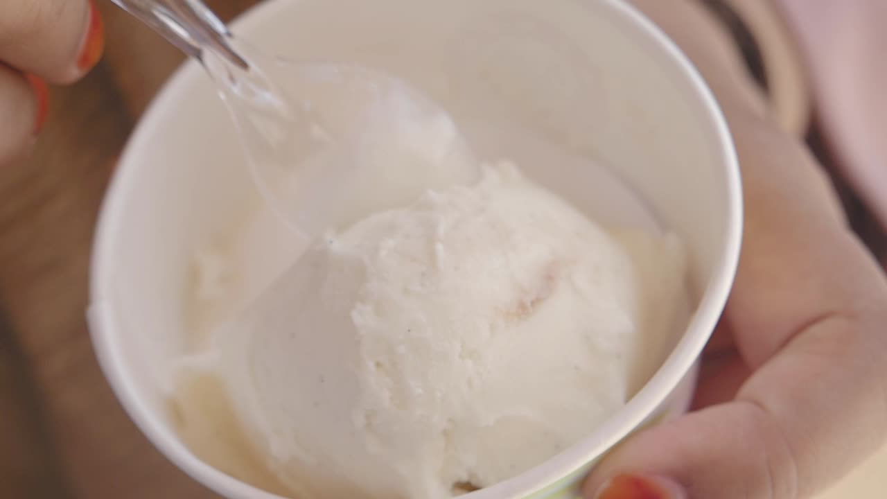 persona que come helado