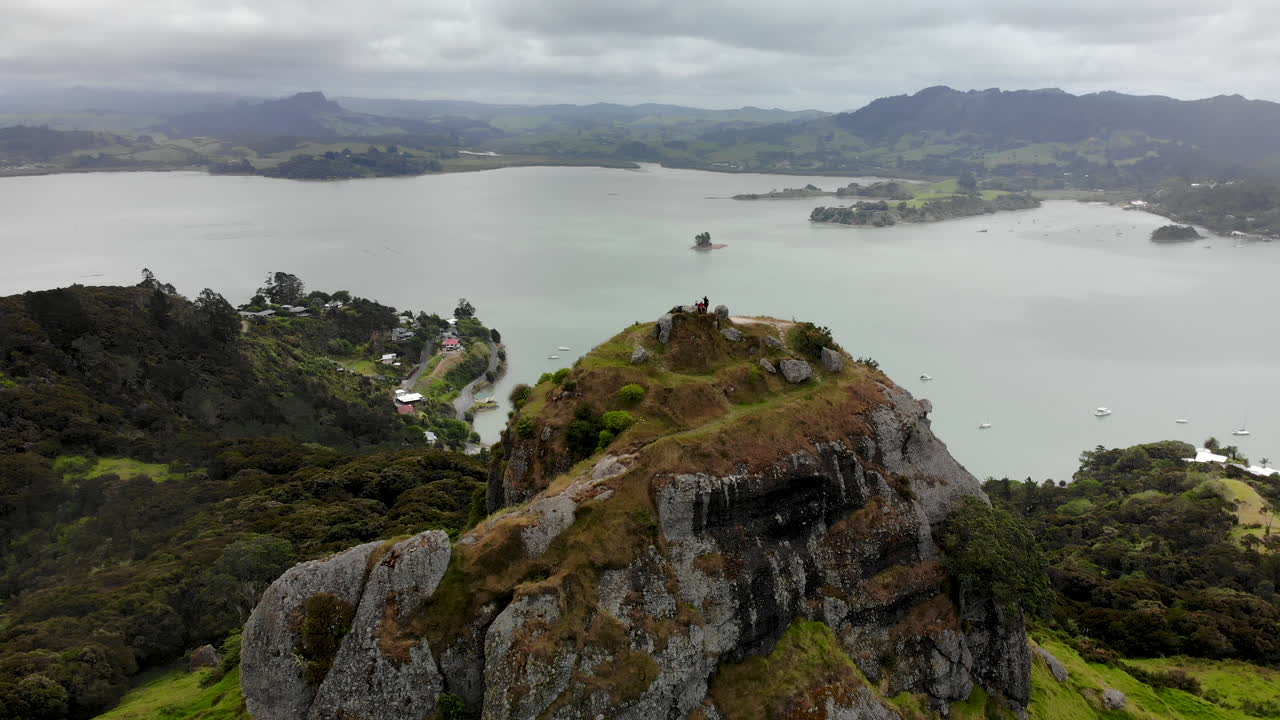 놀라운 영화적 공개 st의 공중