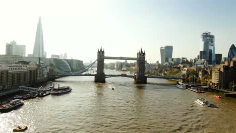 Luftaufnahme-Der-Berühmten-Brücke-In-London