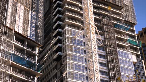 rascacielos moderno en construcción