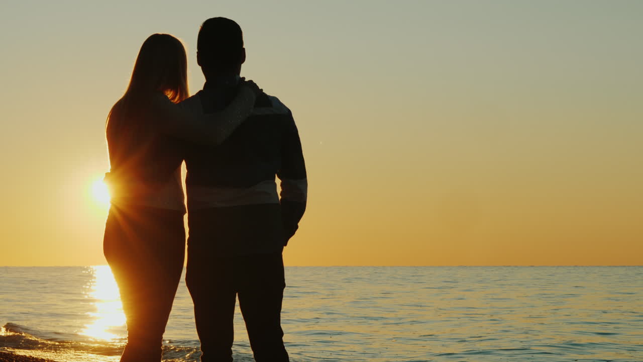 부부는 일몰을 본다