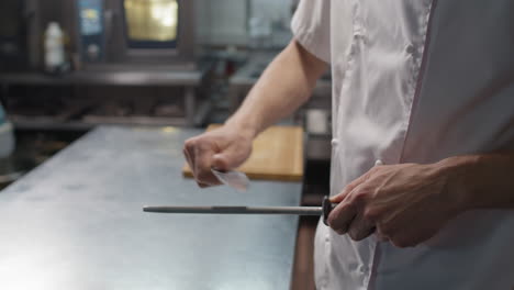 chef sharpening knife