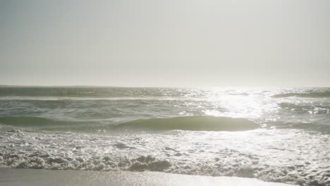 Sea-landscape-with-blue-sky,-in-slow-motion,-with-copy-space