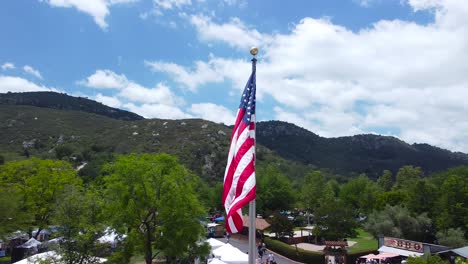 Nahaufnahmeantenne-Von-Uns-Schwenkt-Die-Amerikanische-Flagge