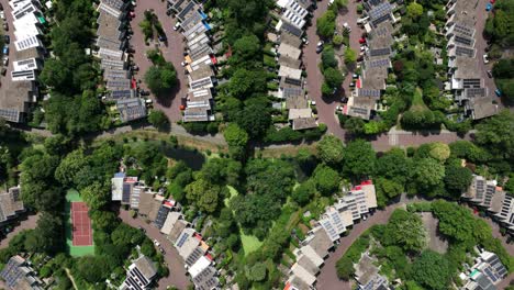 Housing-structures-in-green-suburban-area-of-Rozendaal,-Leusden,-Netherlands