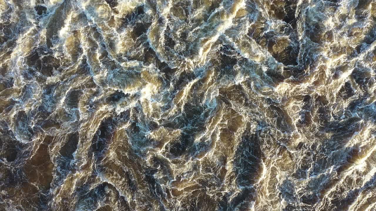 빠른 흐름의 강 급류