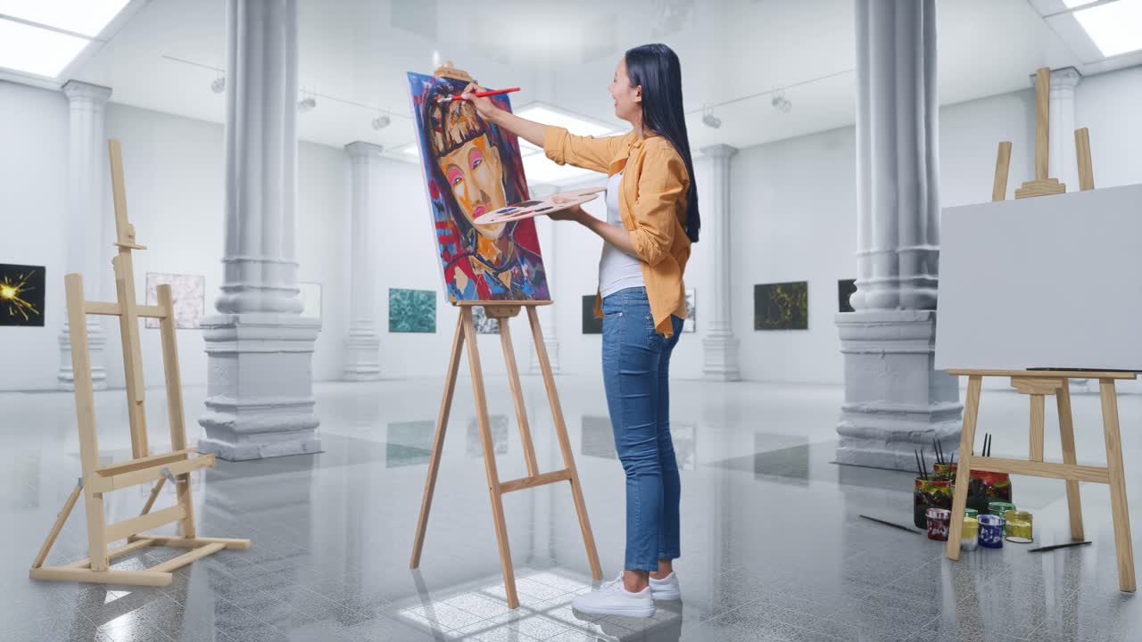 갤러리에서 오일 페인트와 으로 캔버스에 소녀의 얼굴을 측정하는 페인트 브러쉬를 사용하는 아시아 여성 예술가의 전체 몸