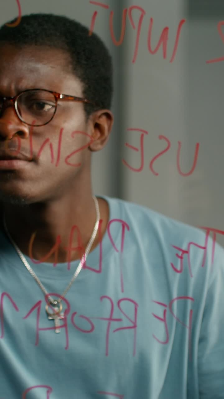 estudiante centrado en el estudio