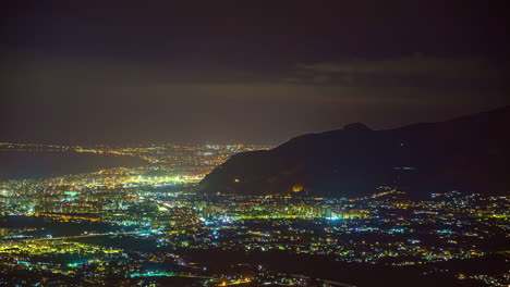 Pulso-De-Palermo:-Las-Luces-De-La-Ciudad-Palpitan-Bajo-Las-Estrellas-En-Una-Sinfonía-De-Timelapse