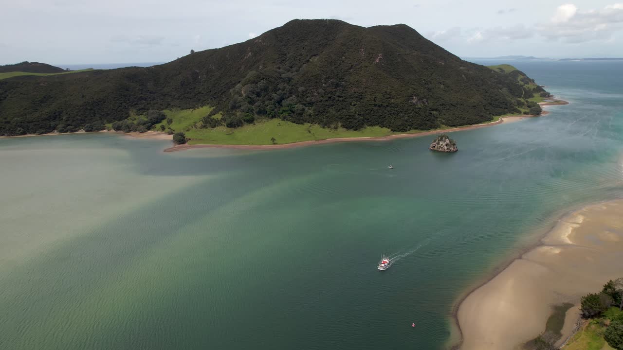 놀라운 호호라 헤드, 반도 해안과 보트 크루즈 해협