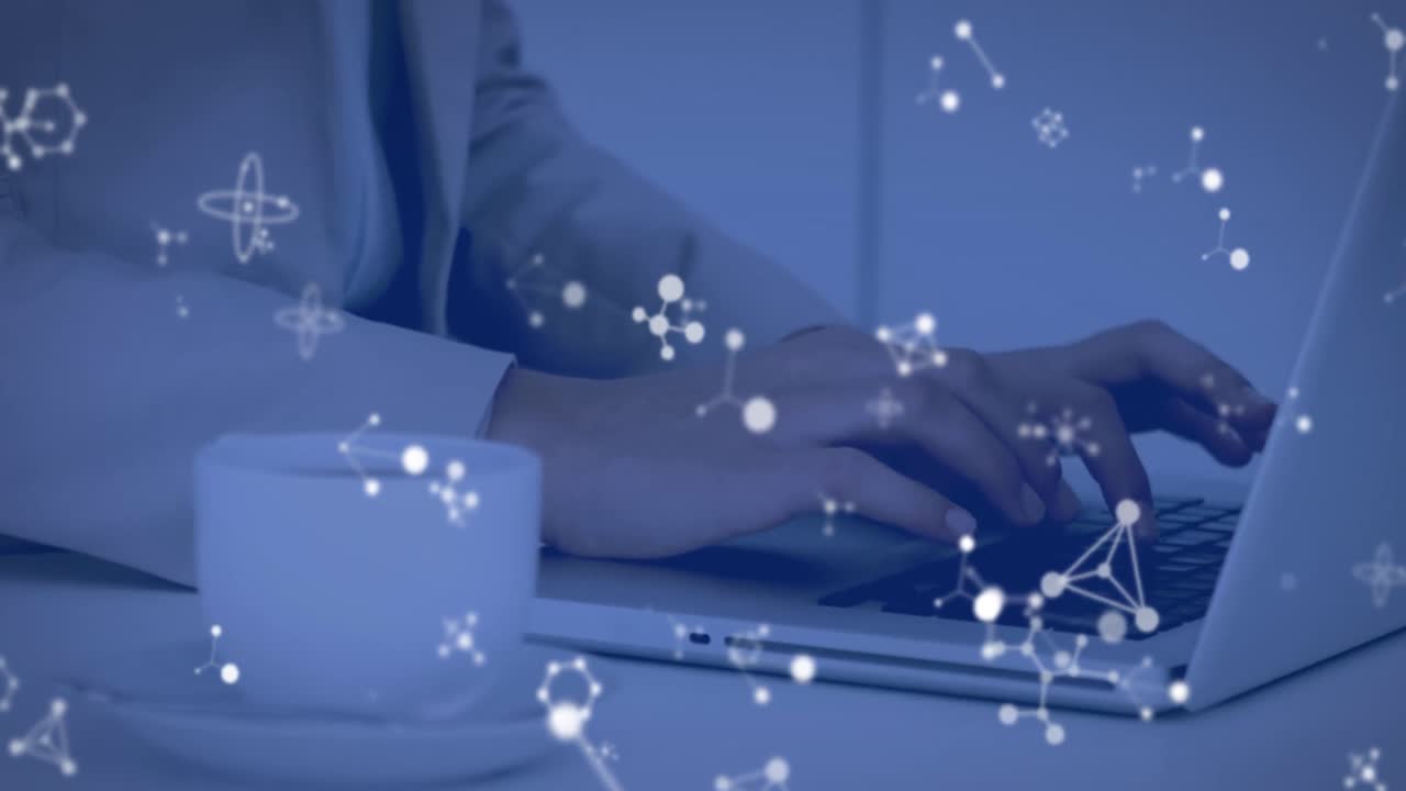 노트북을 사용하는 백인 남자의 손 위에 분자의 애니메이션