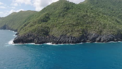 Loma-Papa-Gorda-Exuberante-Promontorio-Y-Bahía,-Samana,-República-Dominicana