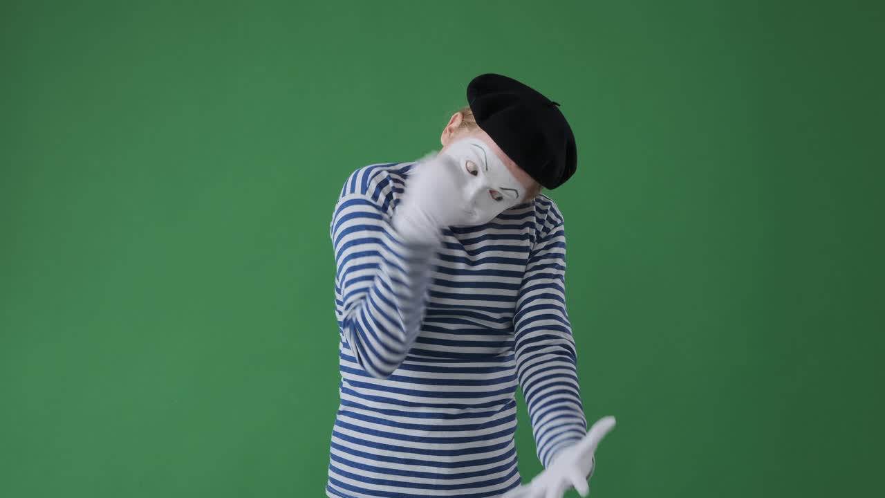 미 아티스트는 상처를 입은 것에 대해 복수하겠다고 약속합니다.