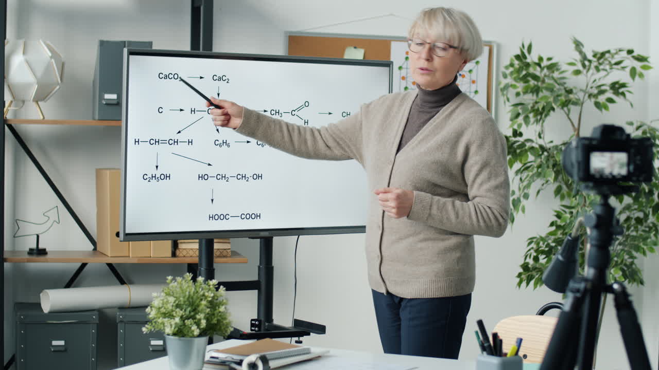 Online Chemistry Lecture by a Senior Expert