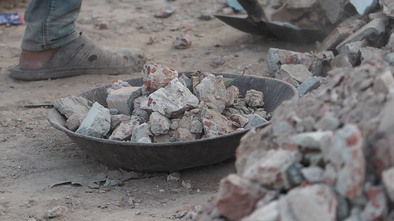 노동자들과 함께 철거 현장