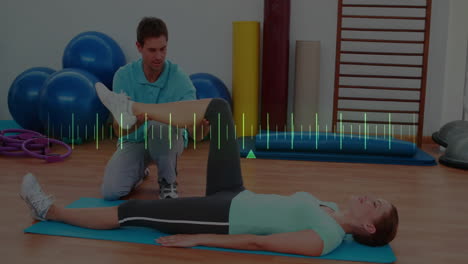 animación del diagrama sobre una pareja caucásica haciendo ejercicio en el gimnasio