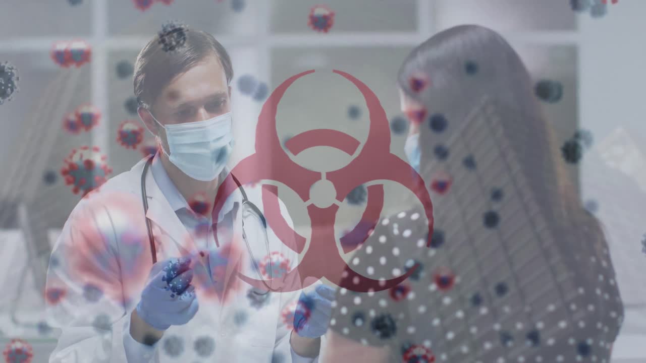 Animación de células virales y riesgo biológico sobre un médico caucásico con mascarilla, tomando muestras.