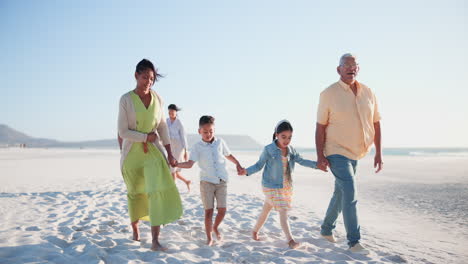 Big-family,-grandparents-and-parents-with-children