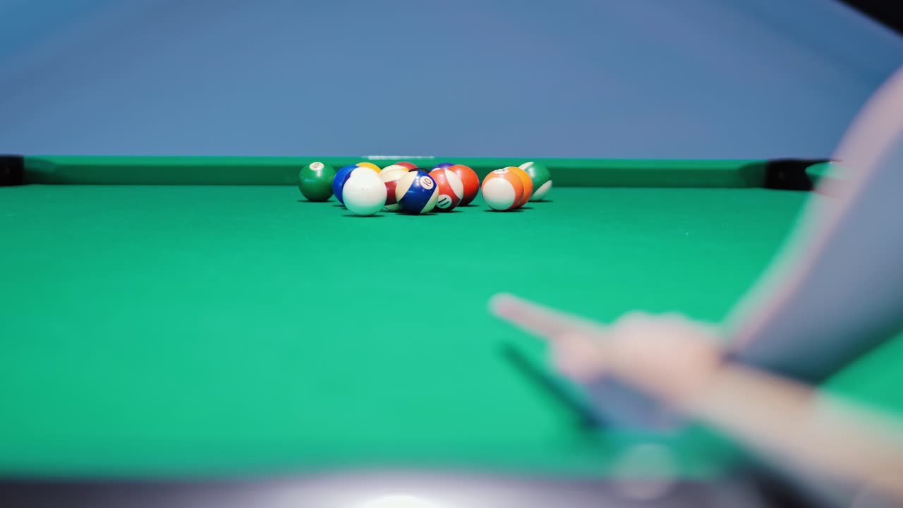 Dynamic first break shot captures intensity of billiards in cinematic detail