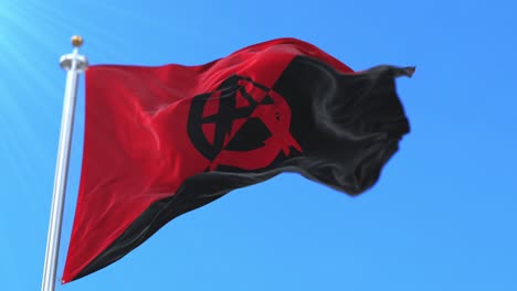 la bandera del anarquismo agitando, en bucle lento