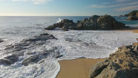 mediterraneo playa paradisiaca azul turquesa aguas no people vista aerea drone españa catalunya costa brava blanes lloret de mar mallorca islas baleares