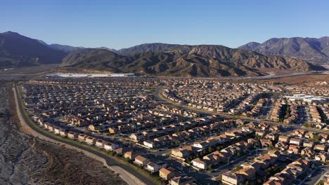 Super-wide-aerial-shot-of-a-desert-housing-development