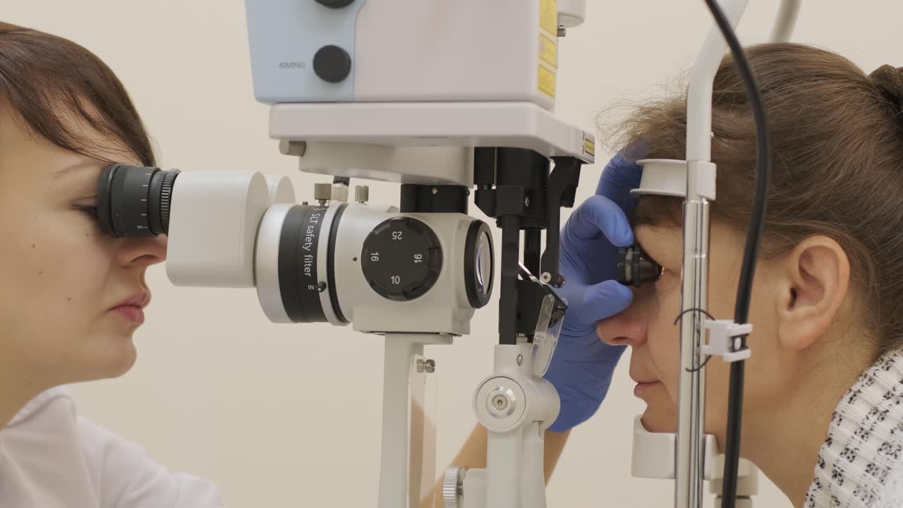 선택적 레이저 트라베쿨로플라스티 (selective laser trapeculoplasty) - 눈병의 일반적 진단, 안과학, 고니오스코피, 렌즈