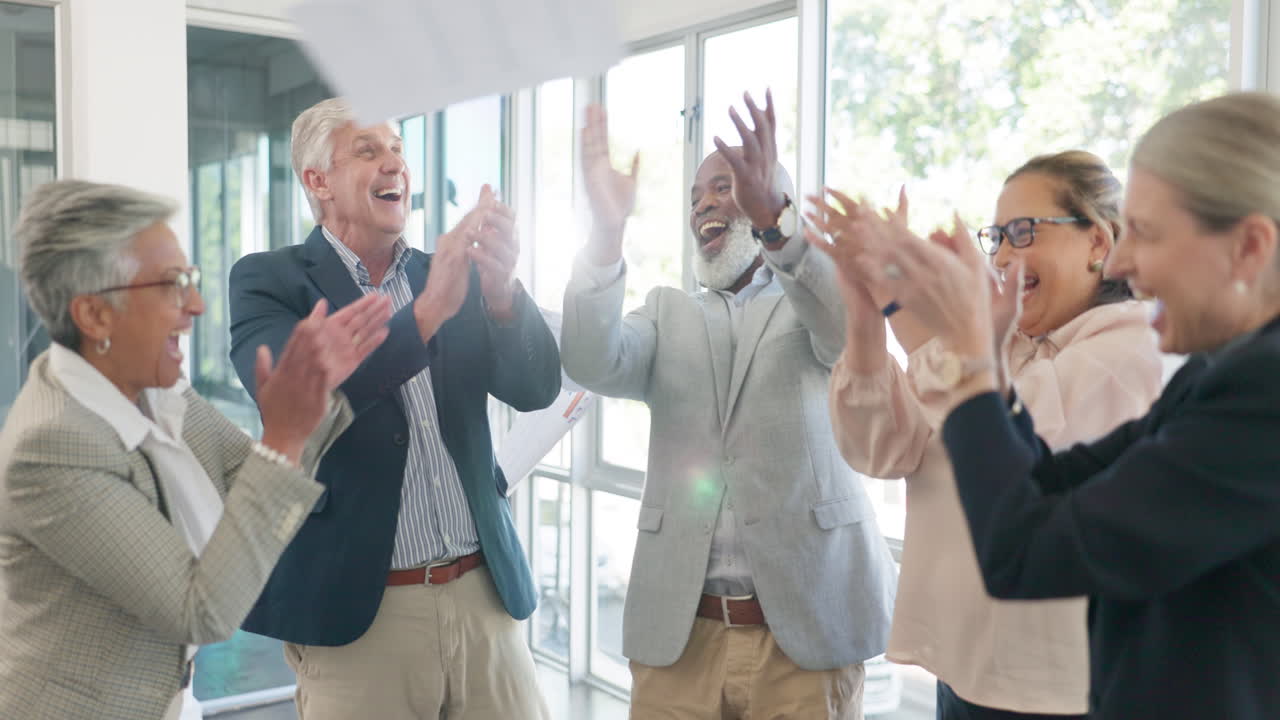 personas de negocios de alto nivel, celebración