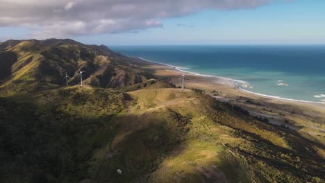 excelente imagen aérea de un parque eólico, nueva zelanda