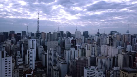 Breathtaking-tilting-shot-of-city-of-Sao-Paolo-in-early-morning,-huge-and-foggy-city-panorama