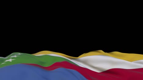 bandera de tela de comoras ondeando en el bucle del viento. bordado comoriano estandarte de tela cosida balanceándose en la brisa. fondo negro medio lleno. lugar para el texto. bucle de 20 segundos.