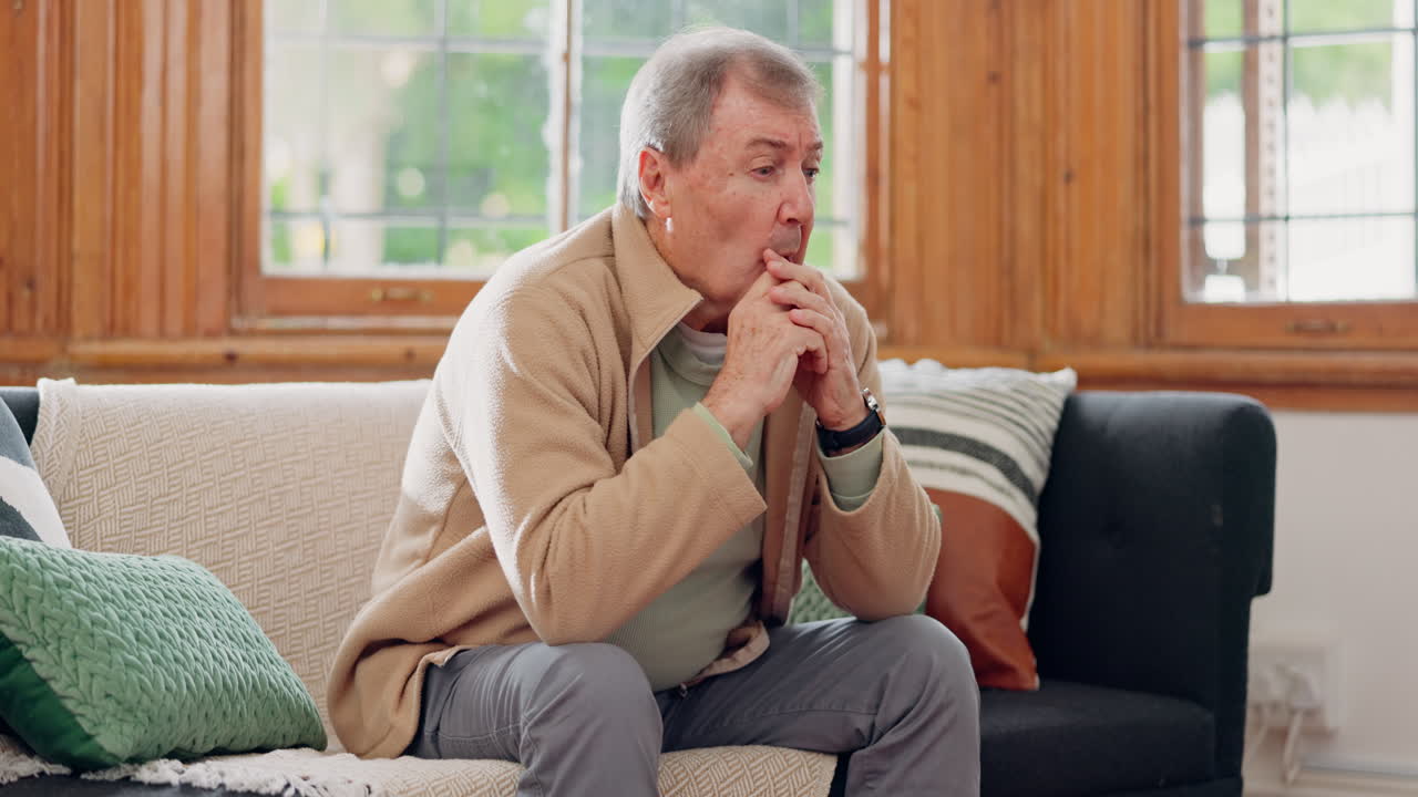 ホーム 思考と不安を抱える高齢者