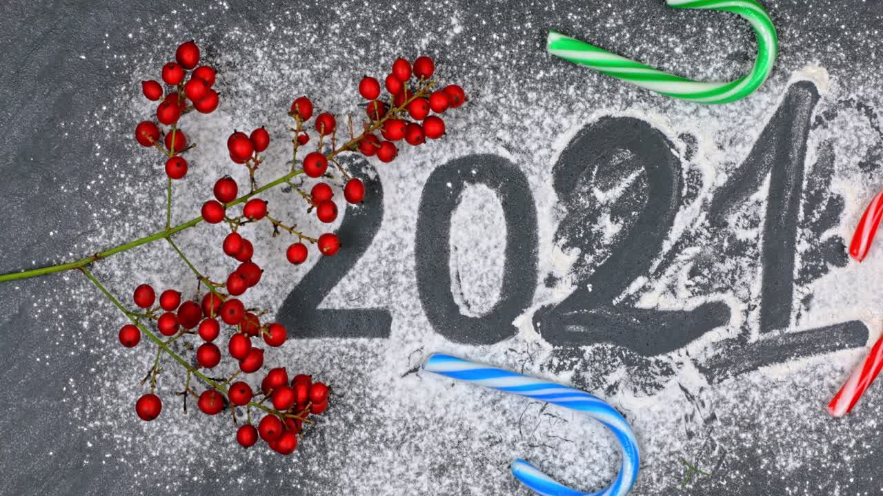 veinte veintiuno diseñado con comida en el suelo - primer plano