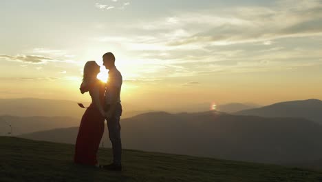 Junges-Paar-Zusammen.-Beziehung-Und-Liebe.-Glücklich.-Mann-Und-Frau-In-Der-Liebe