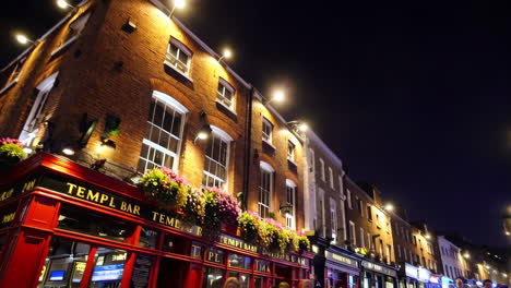 nighttime view of temple bar street in dublin with people