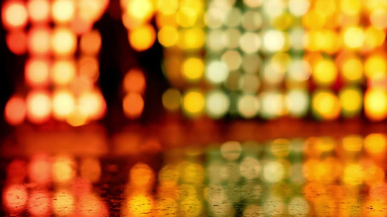 fondo de bokeh abstracto de la luz de la linterna thai lanna por la noche. conceptos de celebración en el festival yi peng.