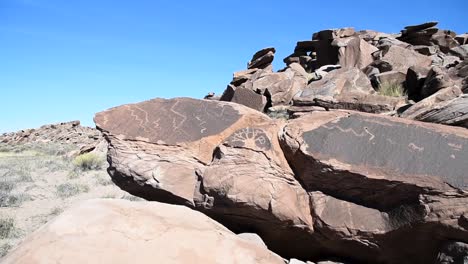 anasazi prehistórico de sartén lenta, petroglifos del lado este del bosque petrificado, cerca de holbrook, arizona